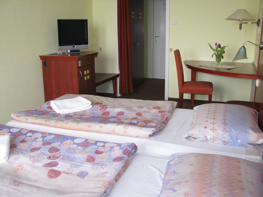 Silver Beach Resort Zamárdi Buitenkant foto