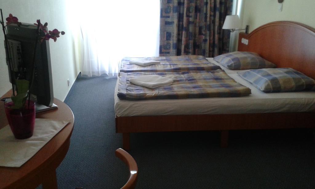 Silver Beach Resort Zamárdi Buitenkant foto