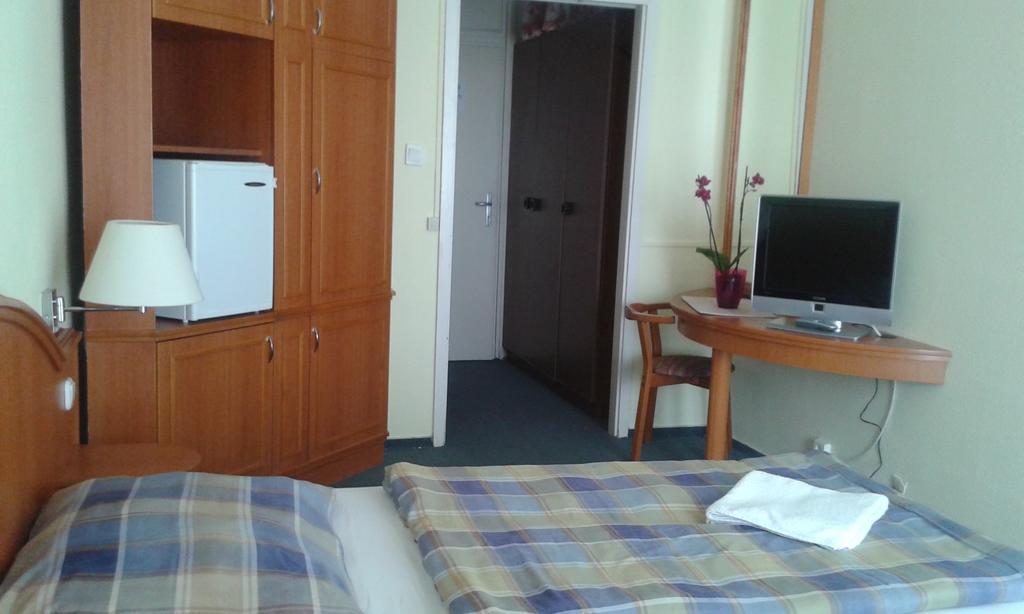 Silver Beach Resort Zamárdi Buitenkant foto