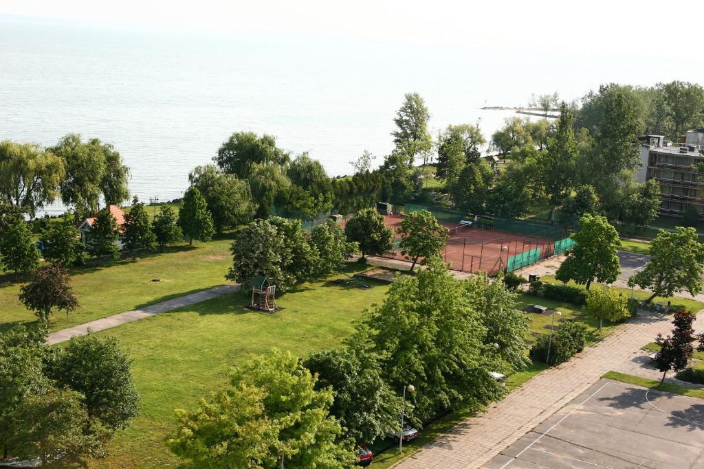 Silver Beach Resort Zamárdi Buitenkant foto