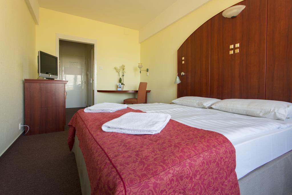 Silver Beach Resort Zamárdi Buitenkant foto